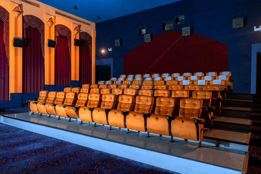 大型电影院内部设有座位排图片
