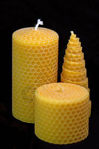 由蜂蜡制成的柱状蜡烛背景图片