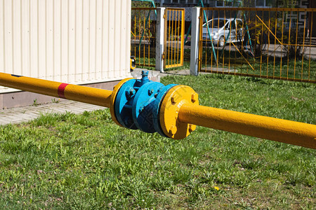 黄色燃气管连接器系统关闭室外图片