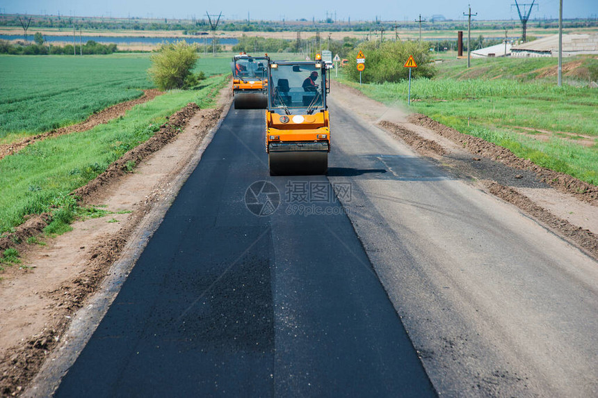 道路建设工业和团队合作图片