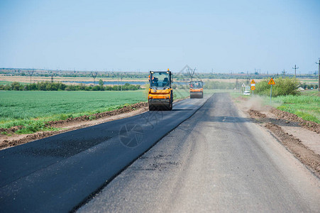 道路建设工业和团队合作图片