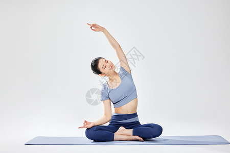 做瑜伽的女性背景图片