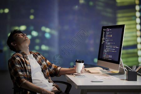 男程序员熬夜工作打瞌睡图片