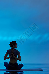 瑜伽运动剪影下的女性瑜伽剪影背景