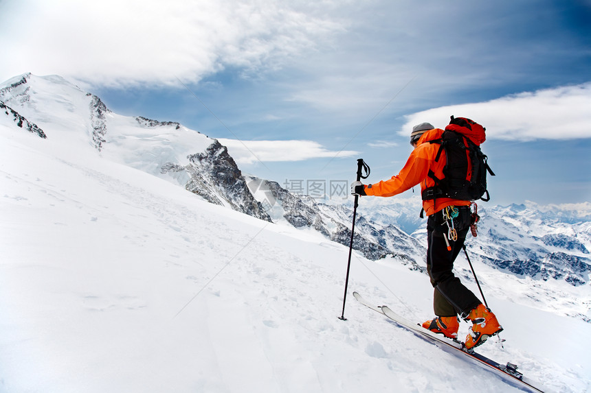 位于大Verra冰川的LoneAlpineTouring滑雪机上图片