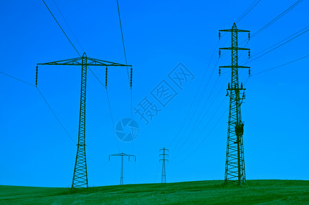 以色列一排高压电线杆图片