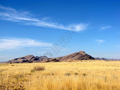 纳米比亚大草原上的孤山图片