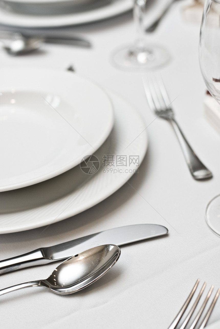 为活动派对或婚宴设置的餐桌图片