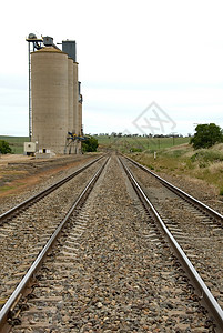澳大利亚西南新威尔士州靠近铁路线的图片