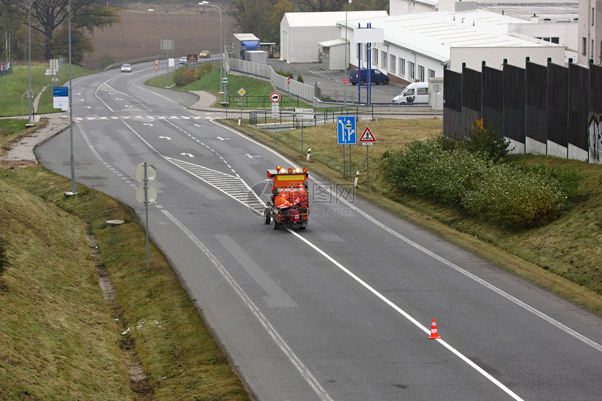 道路标识喷洒行人横行街道和图片