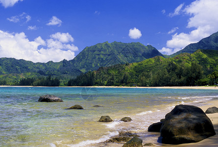 美丽的Hanalei湾位于夏威夷Kauai图片