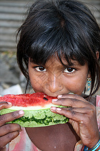 一位来自印度的贫穷饥图片