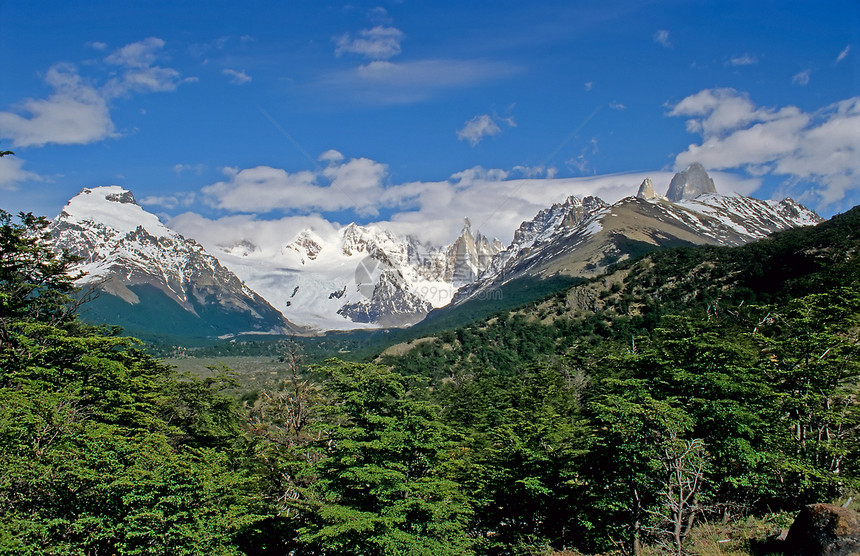 巴塔哥尼亚最著名的两座山图片