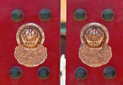 红庙门上的古瓷狮子环图片