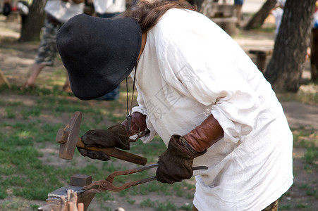 铁匠工作传统古代乐器图片