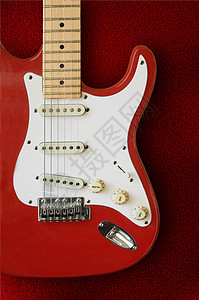 红色背景上的电吉他图片