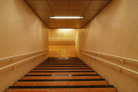 有楼梯的轻走廊下来图片