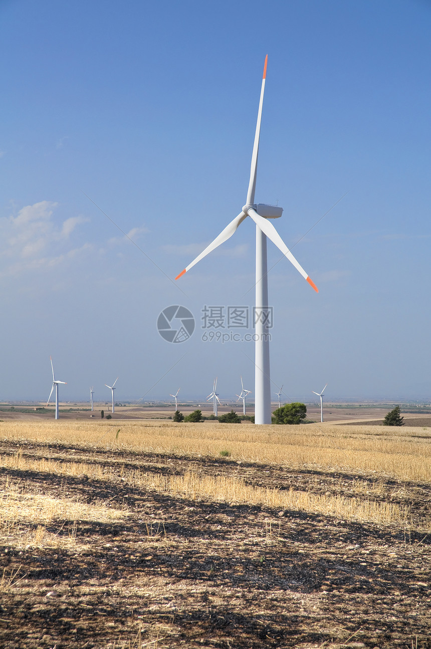 农村的风力涡轮机叶片图片