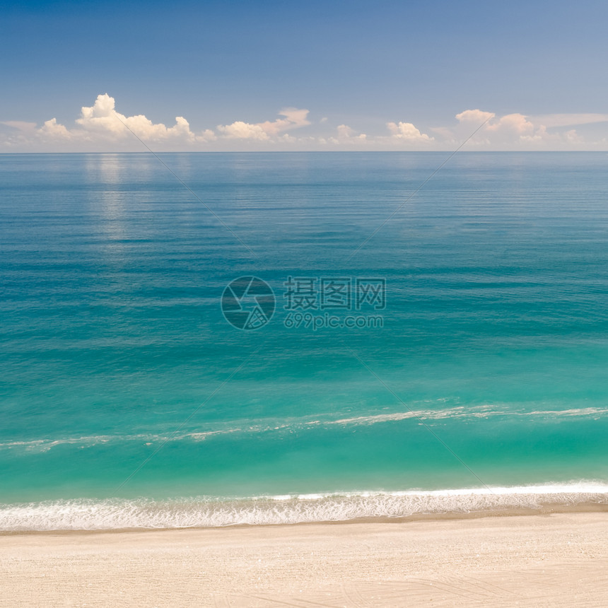 美丽的海滩景观碧水蓝天图片