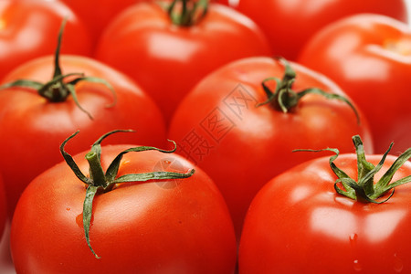 一堆西红柿的特写镜头图片