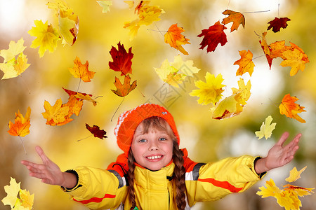 秋天戴橙色帽子的姑娘手图片