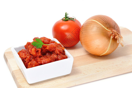 用西红柿和洋葱做成的碗图片