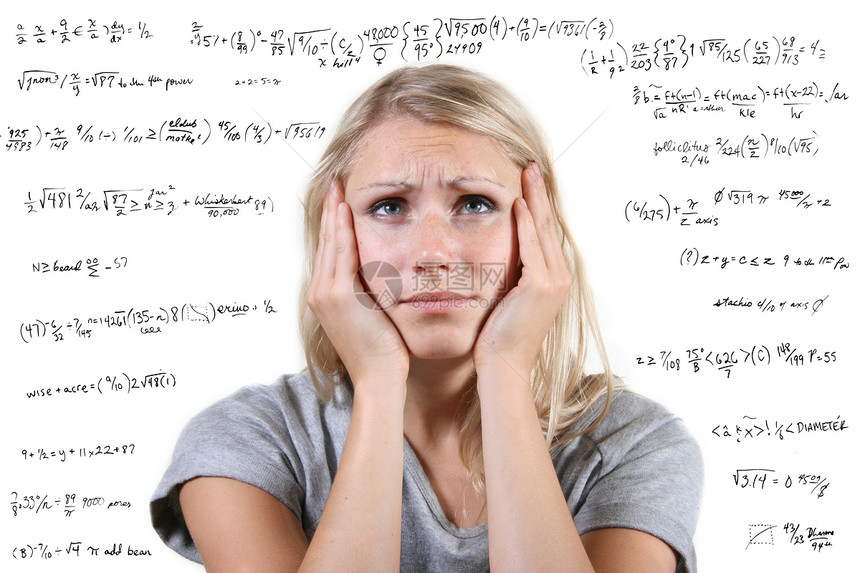 绝望的女人身边有很多数学方程式孤立在白色图片