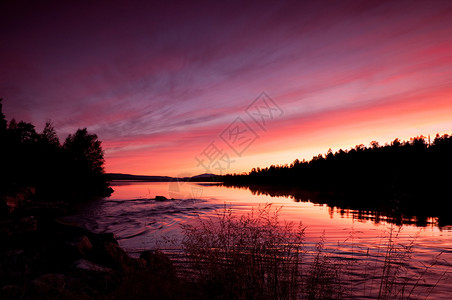北卡雷利亚日落时的风景在俄罗斯北部图片