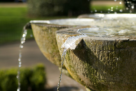热温泉花园的热水字体关闭以水为焦图片