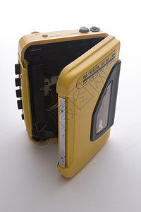 带门的老式黄色磁带播放器图片