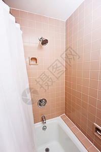 用瓷砖装饰的现代浴室图片