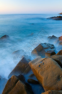 海岸的石头图片