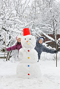 雪人和孩子图片