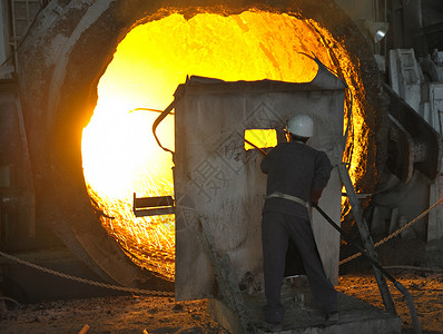 热钢工人图片