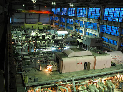 发电厂的发电机蒸汽轮机械管道图片