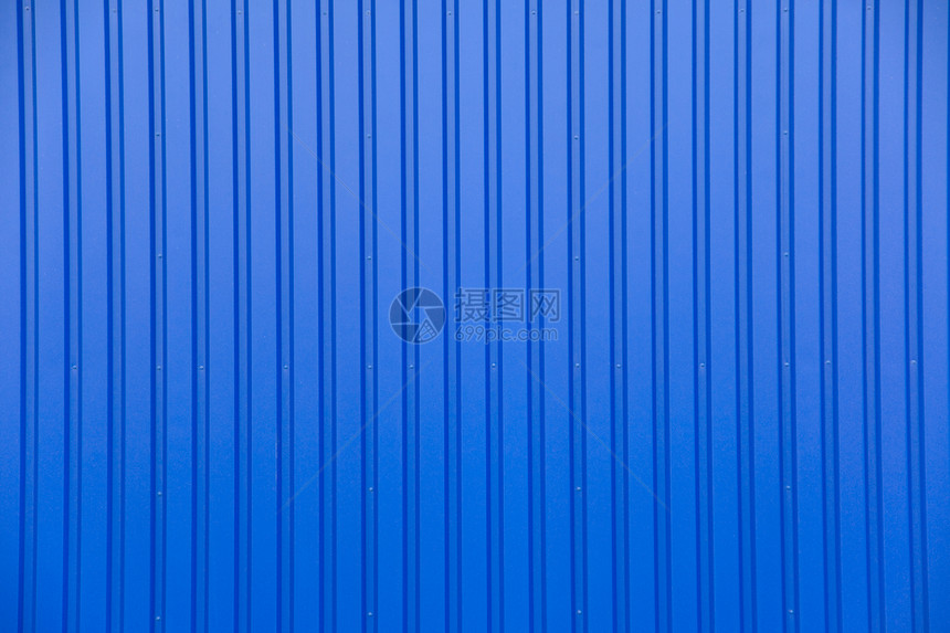 工业建筑的蓝色金属外墙图片