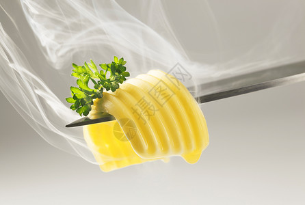 黄油卷毛在热蒸汽中图片