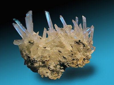 博物馆中的岩石矿物晶体图片