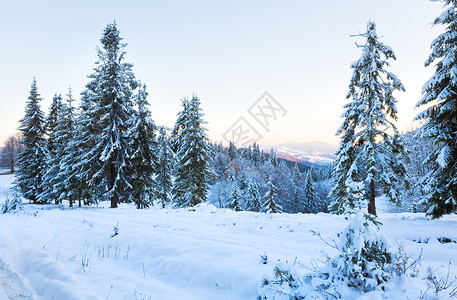 冬季日落山地景观图片