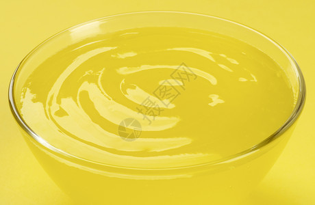 一碗黄色明胶甜点细节图片