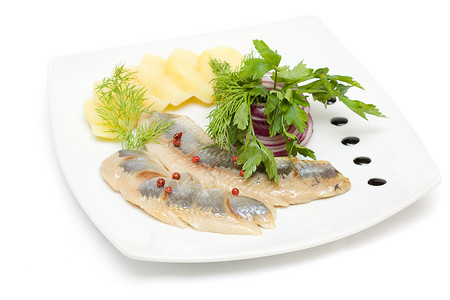 鲱鱼开胃菜上白色孤立图片