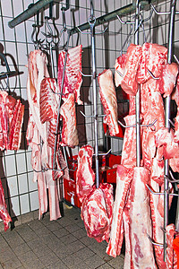 肉店冷库里的肉图片