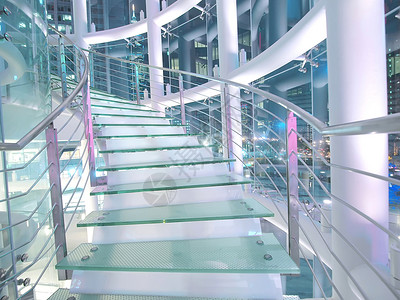 玻璃做的透明楼梯图片
