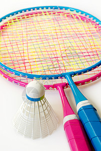 两场彩色羽毛球大赛和一次白背背景图片