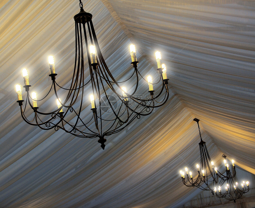 结婚派对上帐篷天花板上图片