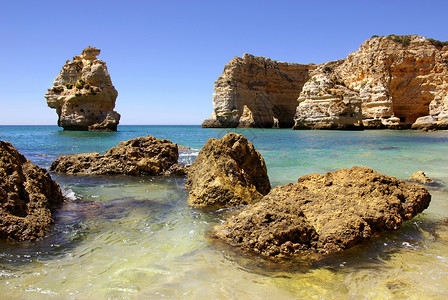 葡萄牙阿尔加韦岩石海岸线图片