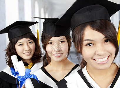 亚洲女孩毕业快乐图片