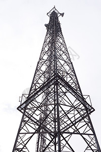 金属塔各种通信天线在图片