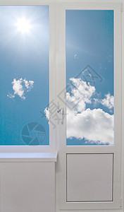 白的窗口和蓝的天空图片
