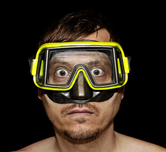 戴潜水面具的疯子图片